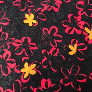Black background LulaRoe tc leggings